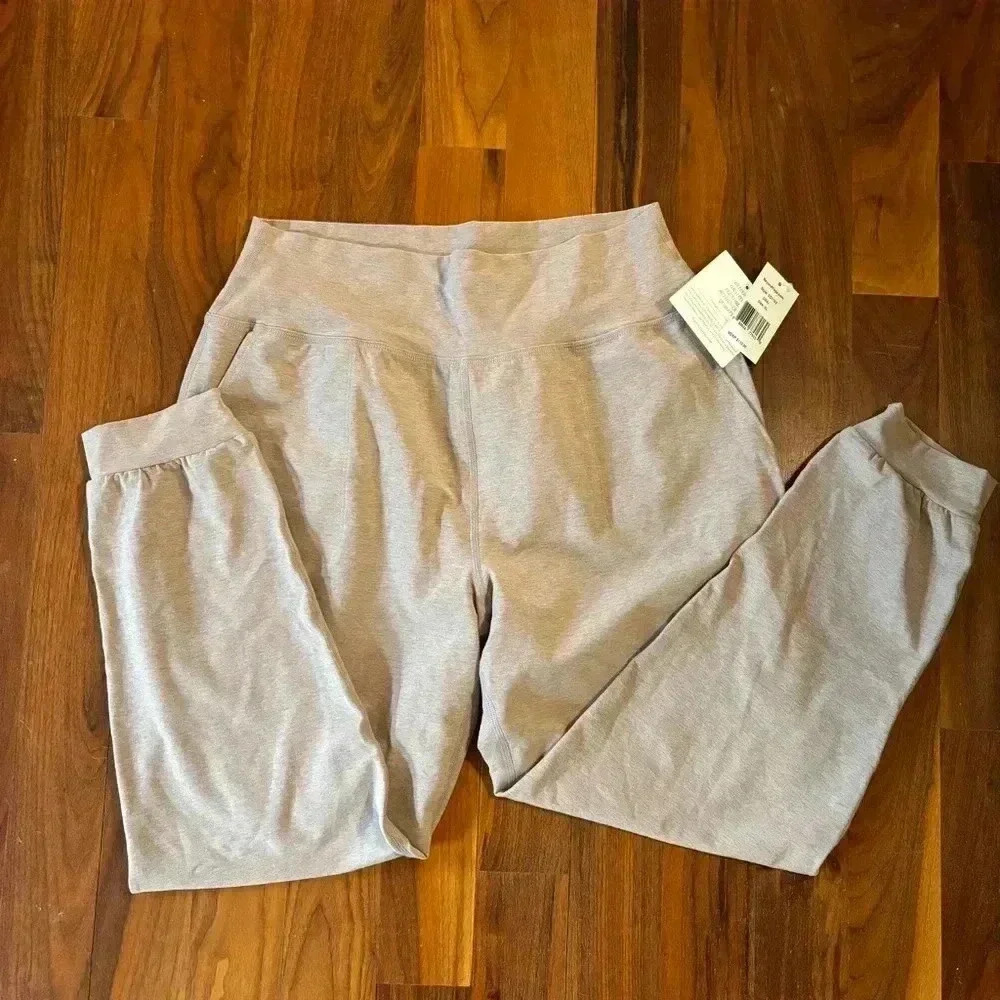 NWT Beyond Yoga Chai SD1153